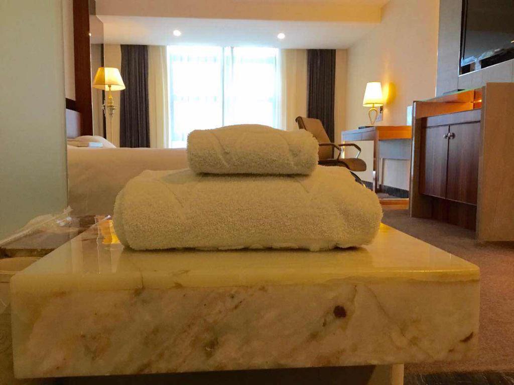 Asian Star Hotel Zhuhai Exteriör bild